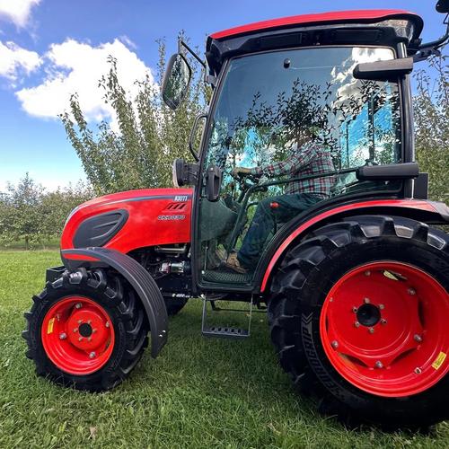 Kolejny ciągnik KIOTI z Jackonetu w swoim naturalnym środowisku